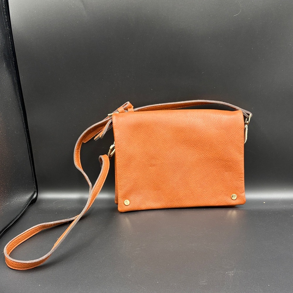 Street Level Elegant Tan Leather Crossbody Bag